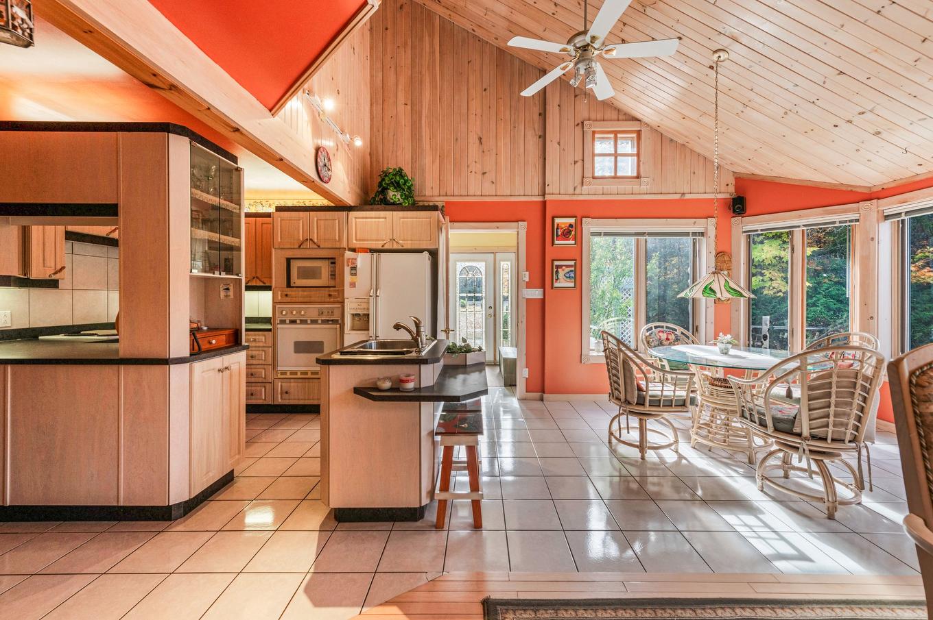 Coin-repas - 44 Ch. Paquette, Val-Des-Lacs, QC - Indoor Photo Showing Kitchen
