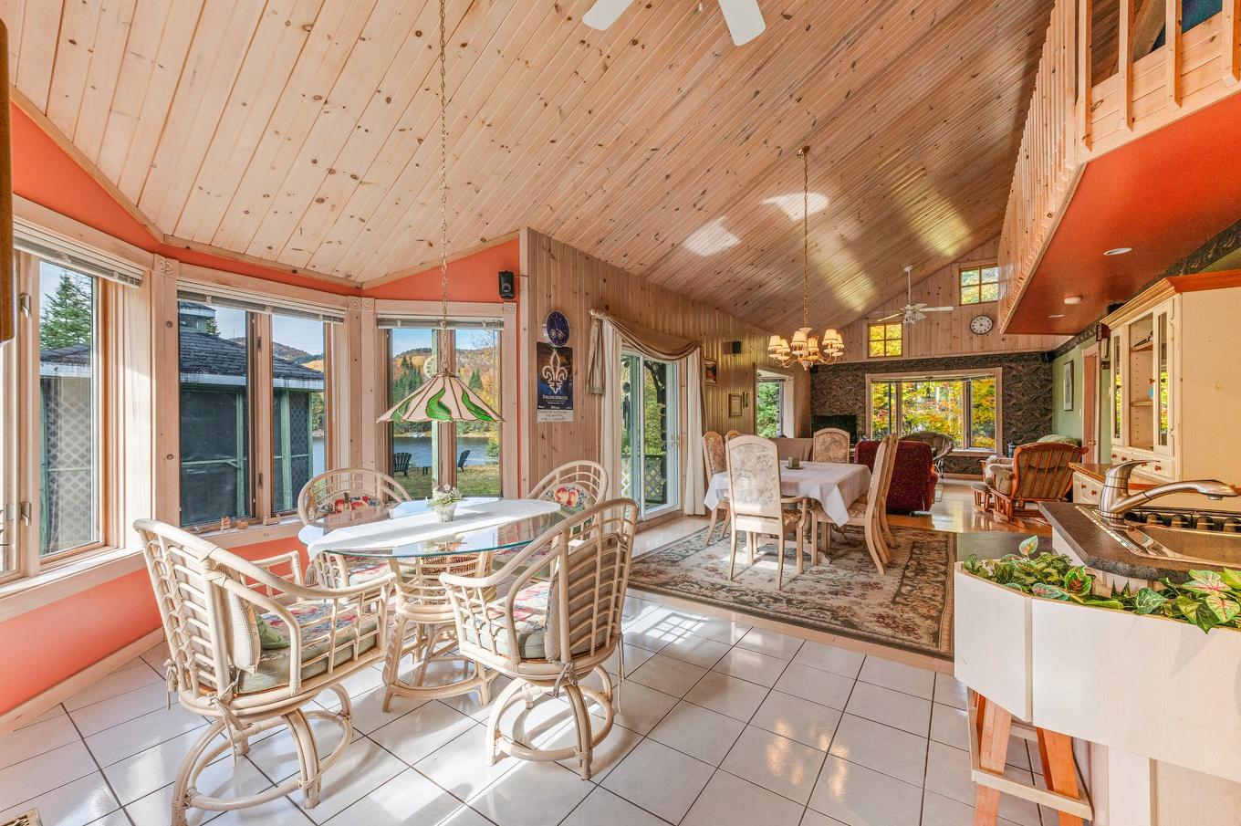 Coin-repas - 44 Ch. Paquette, Val-Des-Lacs, QC - Indoor Photo Showing Dining Room
