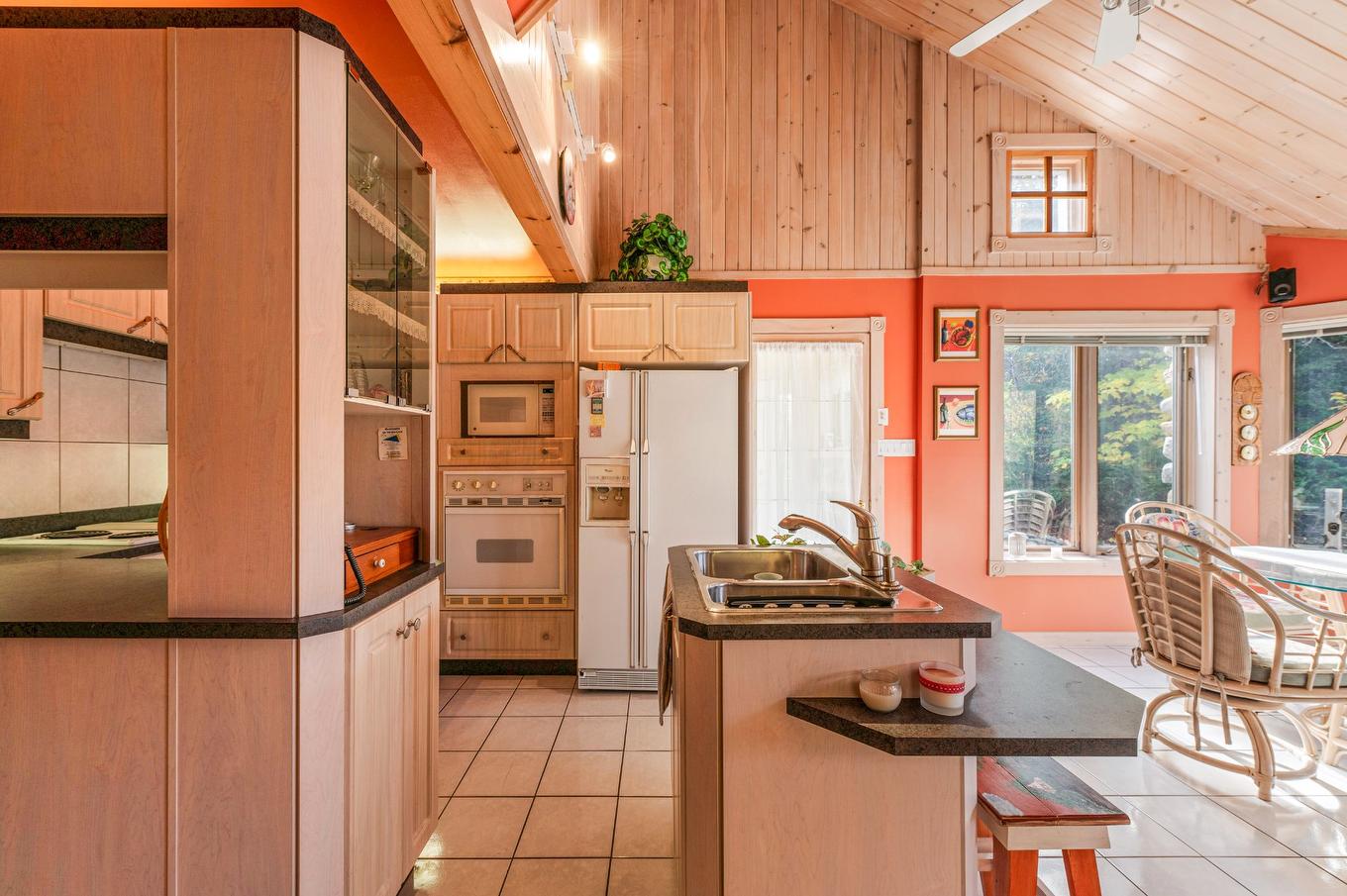 Cuisine - 44 Ch. Paquette, Val-Des-Lacs, QC - Indoor Photo Showing Kitchen With Double Sink