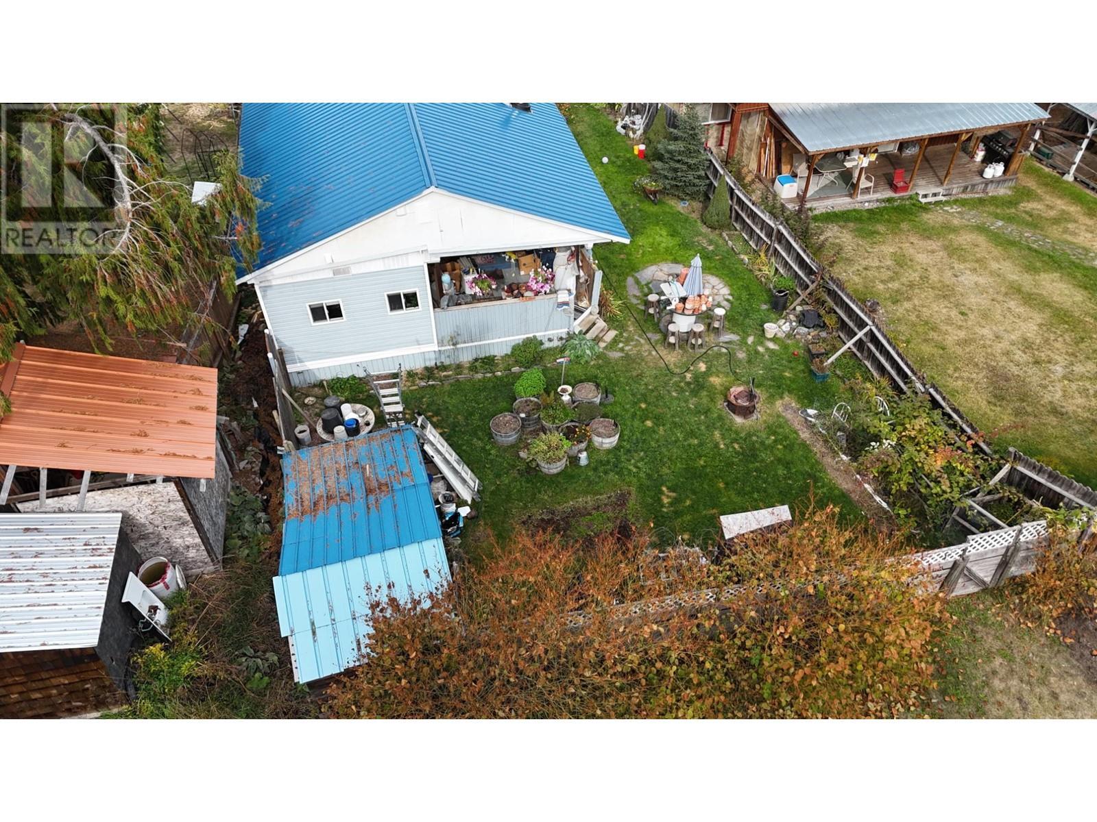 5707 Clement Road, Kitchener, BC - Outdoor