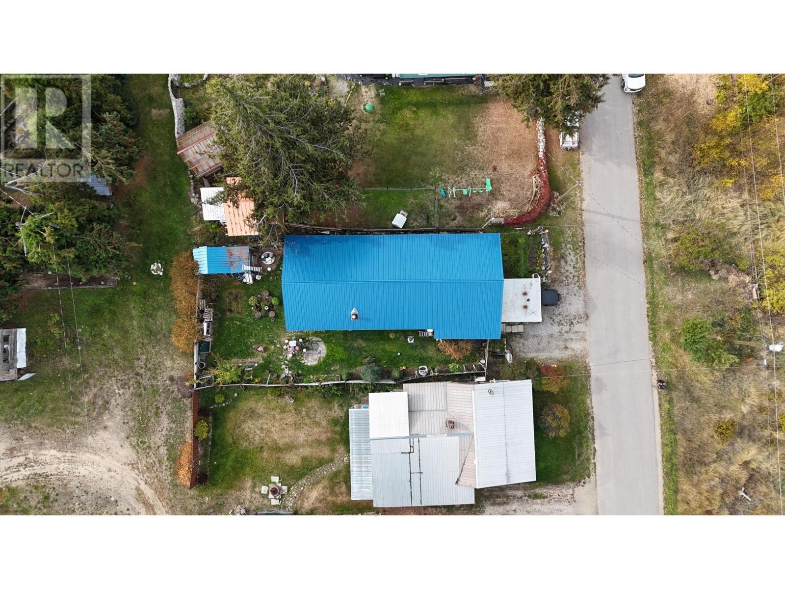 5707 Clement Road, Kitchener, BC - Outdoor