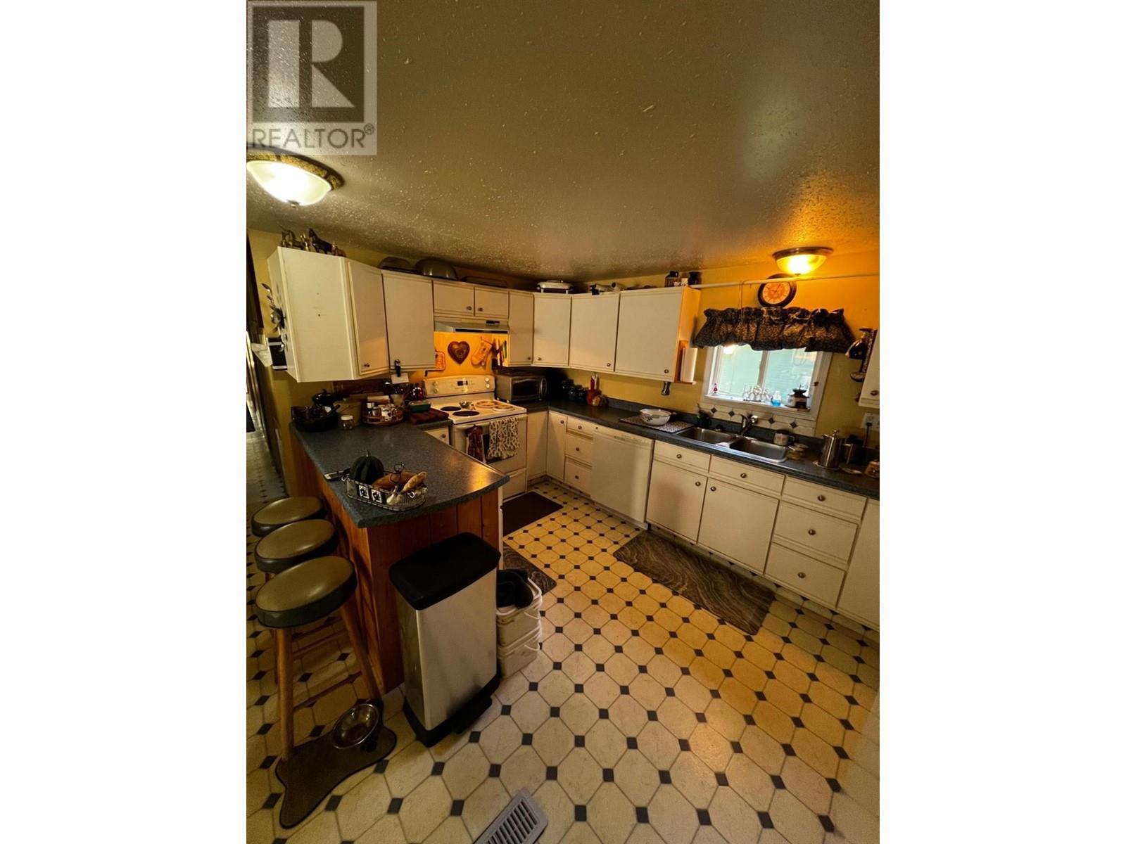 5707 Clement Road, Kitchener, BC - Indoor