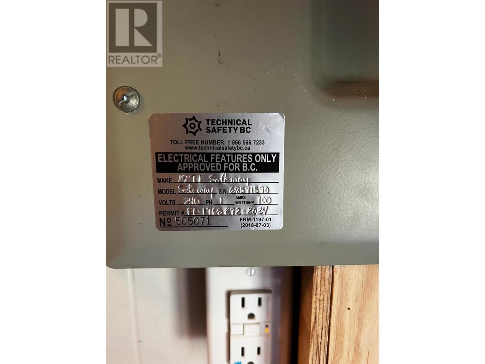 5707 Clement Road, Kitchener, BC - Indoor Photo Showing Other Room