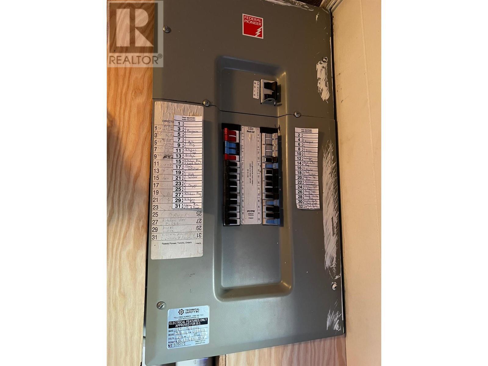 5707 Clement Road, Kitchener, BC - Indoor