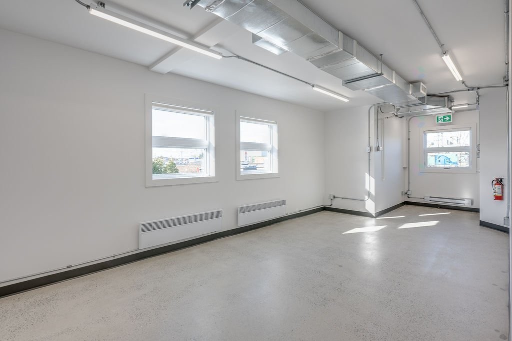 Bureau - 116A-98 Rue Blanchard, Sainte-Thérèse, QC - Indoor Photo Showing Other Room