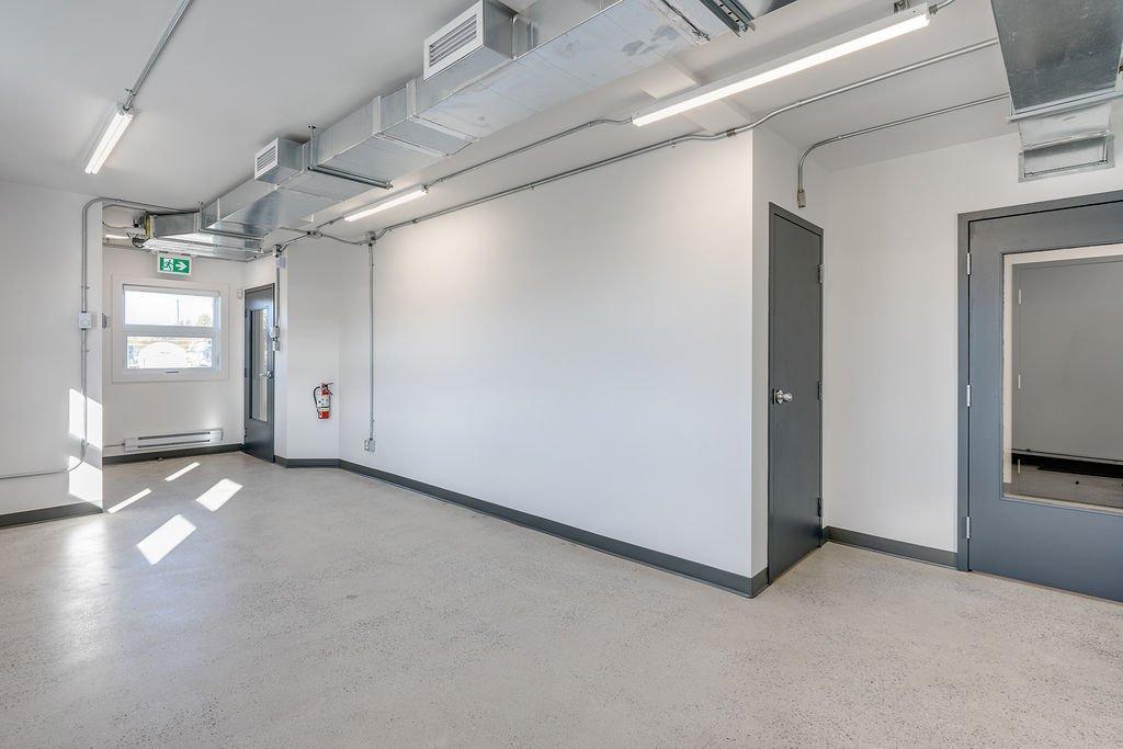 Office - 116A-98 Rue Blanchard, Sainte-Thérèse, QC - Indoor Photo Showing Garage