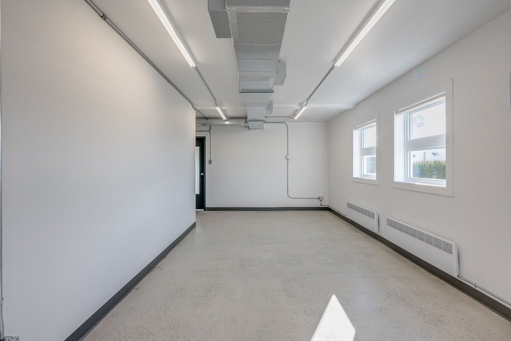 Bureau - 116A-98 Rue Blanchard, Sainte-Thérèse, QC - Indoor Photo Showing Other Room