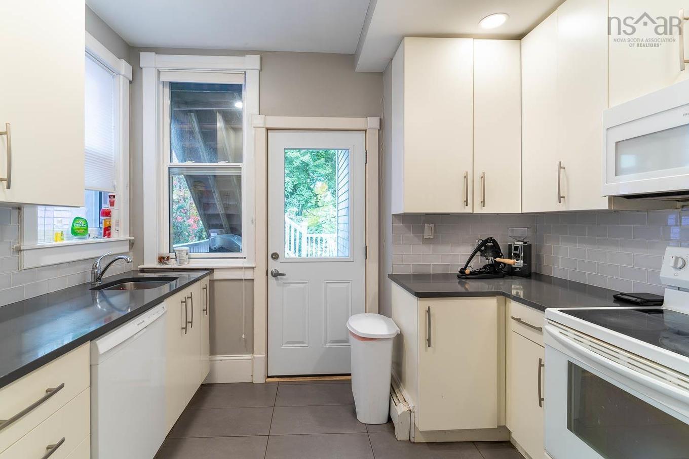 6040 South Street, Halifax Peninsula, NS