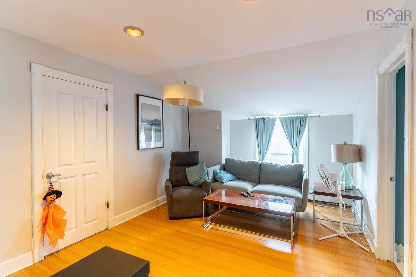 6040 South Street, Halifax Peninsula, NS