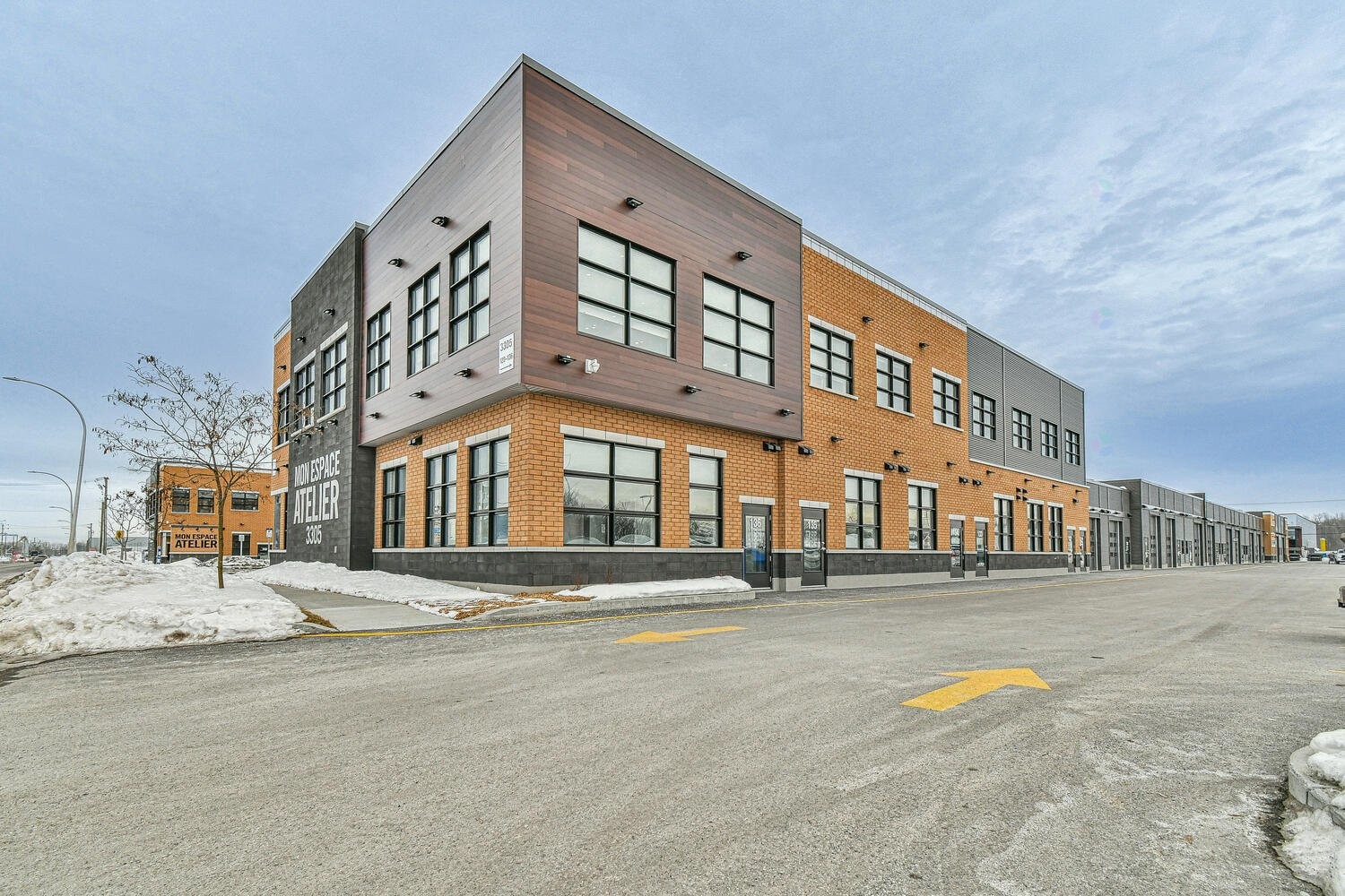 Office - 134-3305 Av. De La Gare, Mascouche, QC - Outdoor