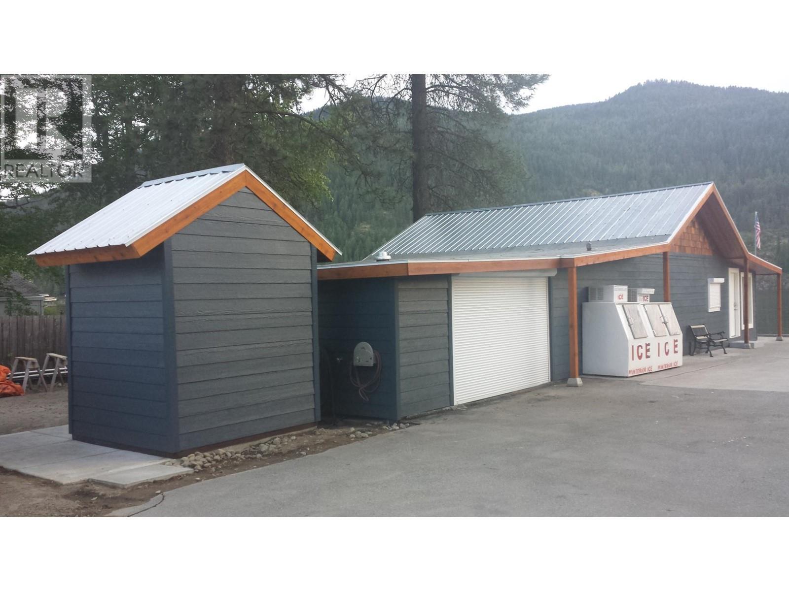 Washroom/Store - 173 Larson Road, Christina Lake, BC