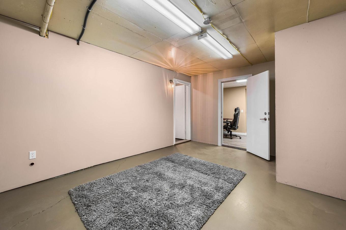 1050 North Glen Drive, Kamloops, BC - Indoor Photo Showing Other Room