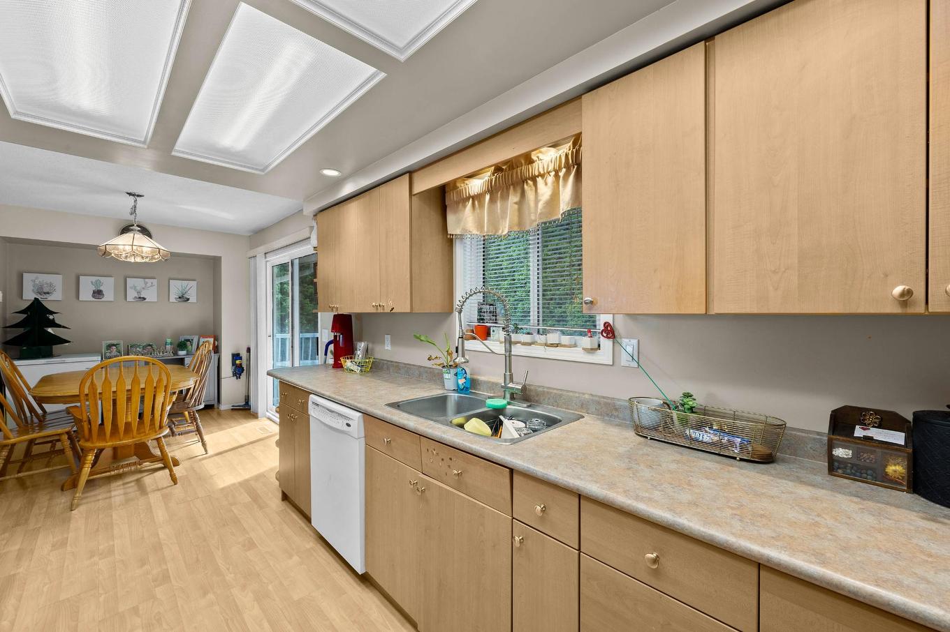 1050 North Glen Drive, Kamloops, BC - Indoor Photo Showing Kitchen With Double Sink