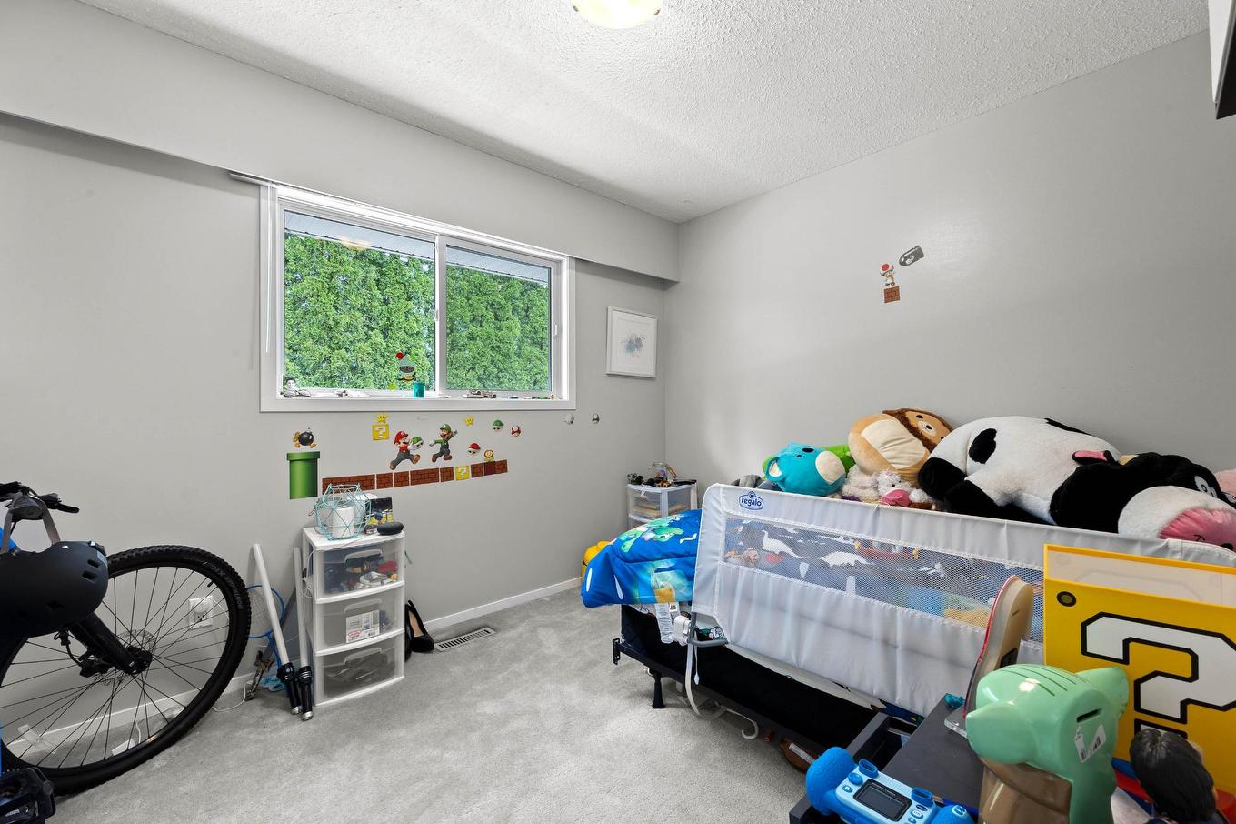 1050 North Glen Drive, Kamloops, BC - Indoor Photo Showing Bedroom