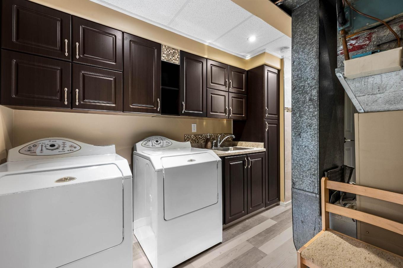 1050 North Glen Drive, Kamloops, BC - Indoor Photo Showing Laundry Room
