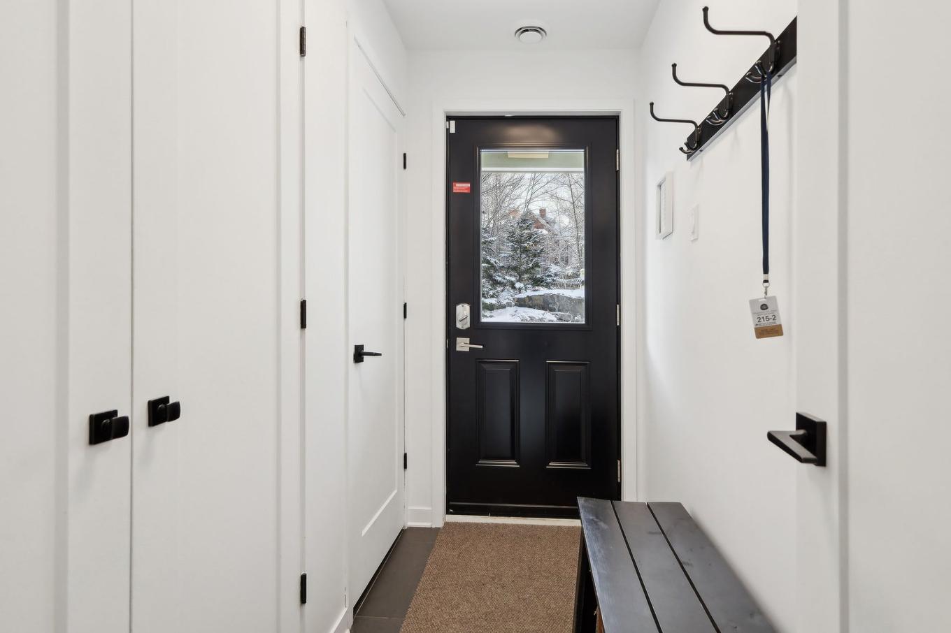 Hall - 2-215 Ch. Des Quatre-Sommets, Mont-Tremblant, QC - Indoor Photo Showing Other Room