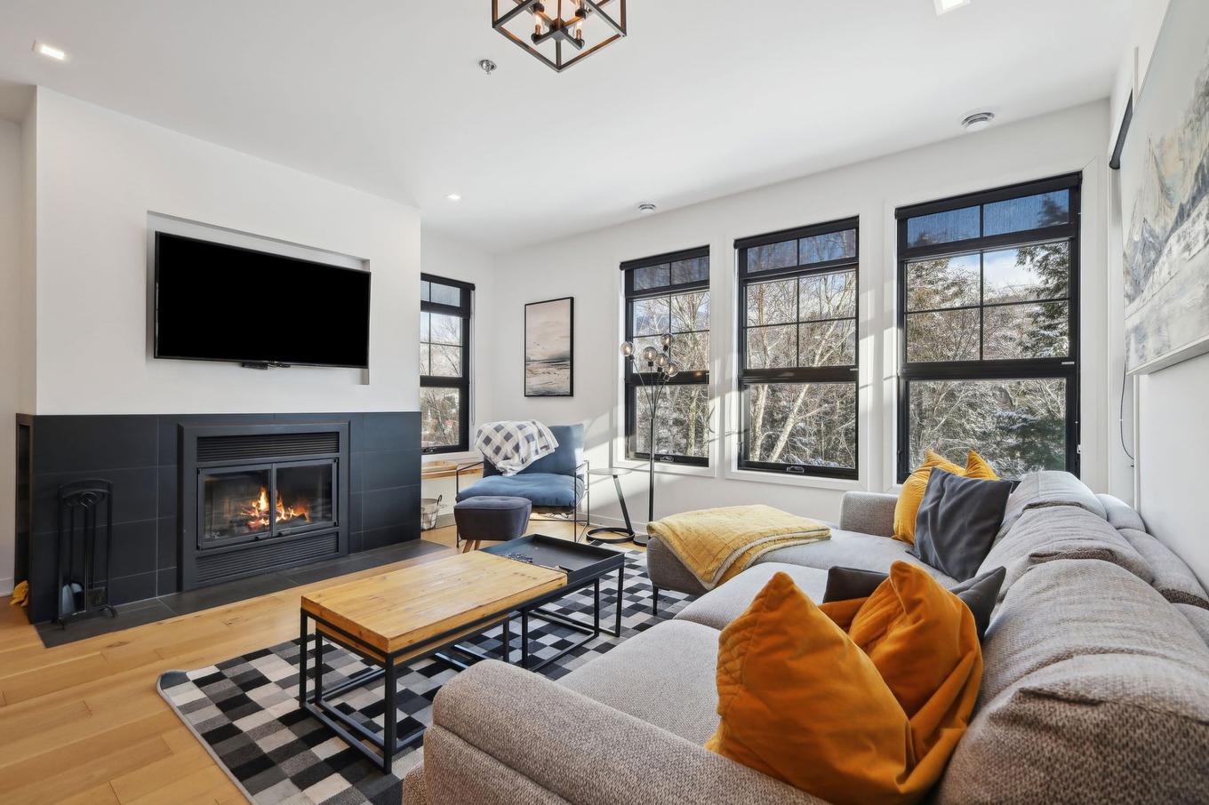 Living room - 2-215 Ch. Des Quatre-Sommets, Mont-Tremblant, QC - Indoor Photo Showing Living Room With Fireplace