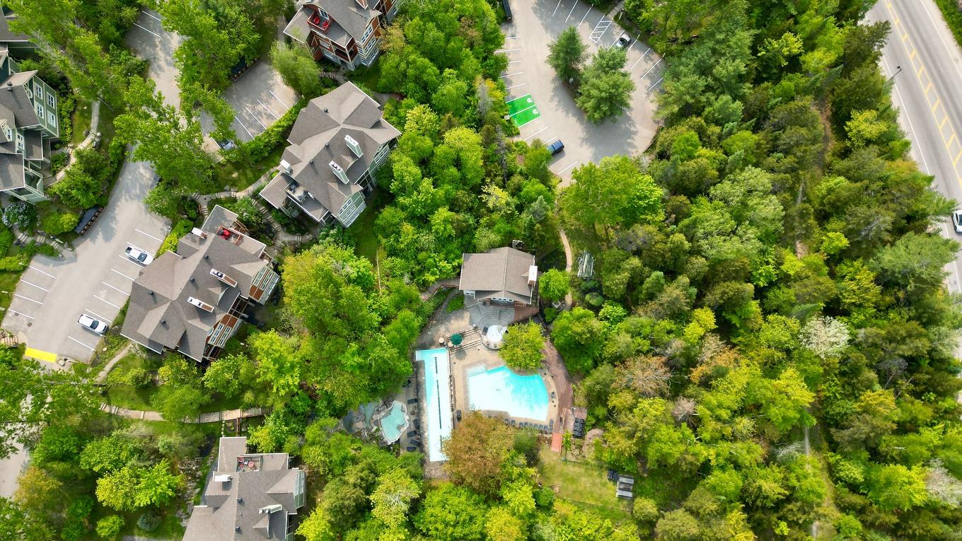 Pool - 2-215 Ch. Des Quatre-Sommets, Mont-Tremblant, QC - Outdoor With View