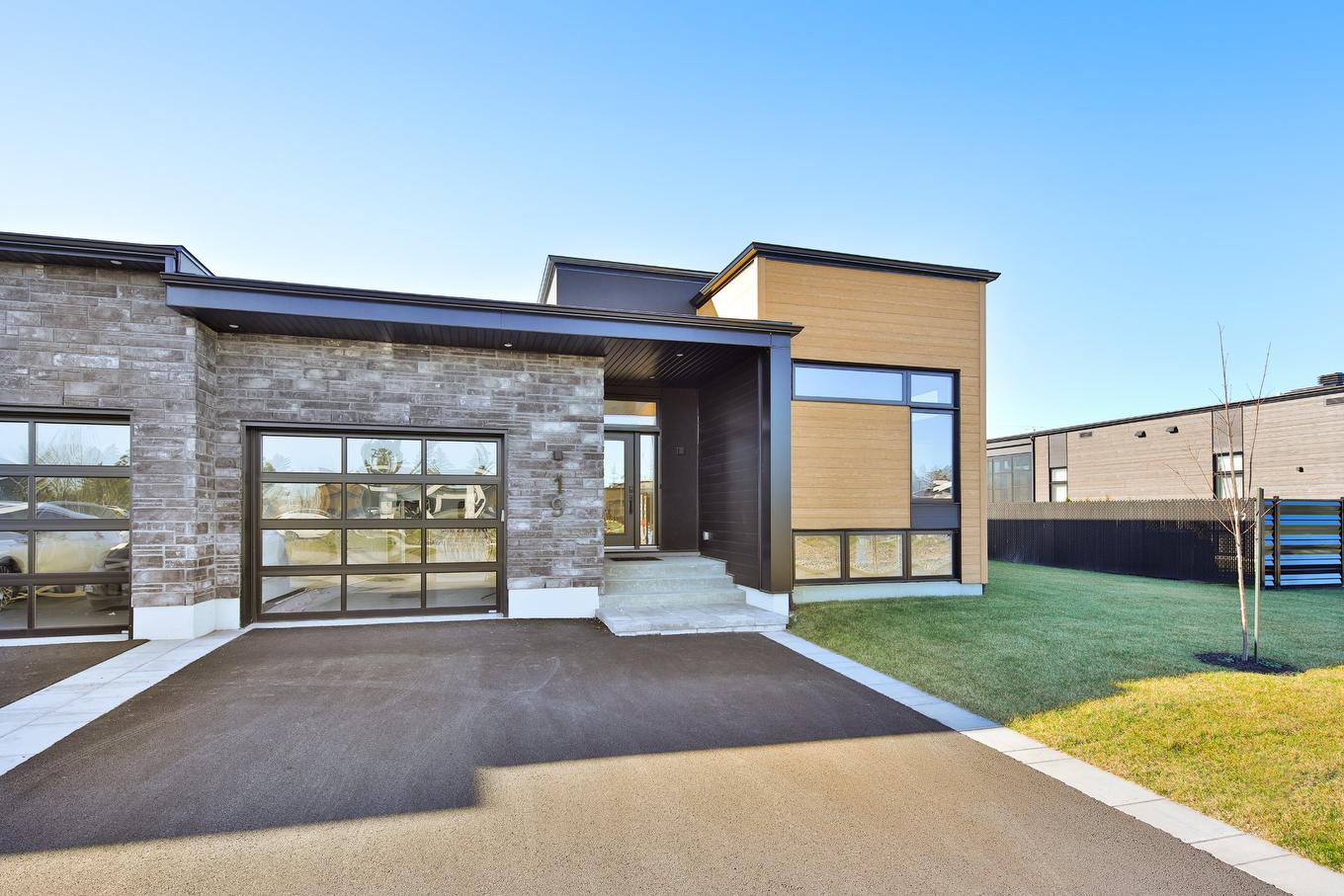 Façade - 19 Rue Des Trembles, Saint-Jean-Sur-Richelieu, QC - Outdoor