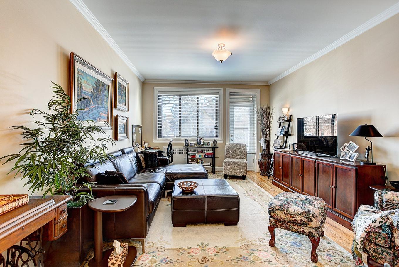 Living room - 3-51 Av. Roosevelt, Mont-Royal, QC - Indoor Photo Showing Living Room