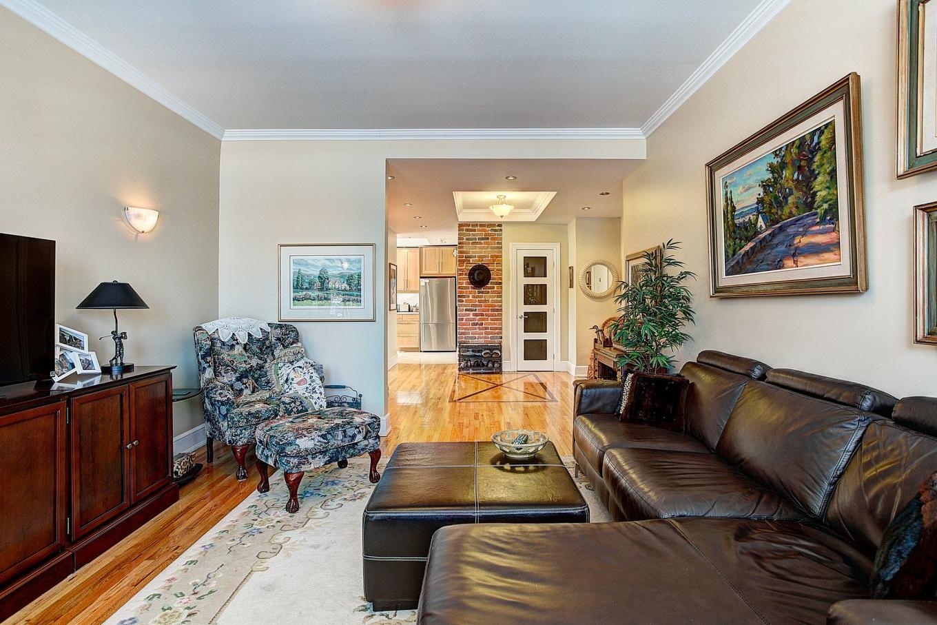 Living room - 3-51 Av. Roosevelt, Mont-Royal, QC - Indoor Photo Showing Living Room
