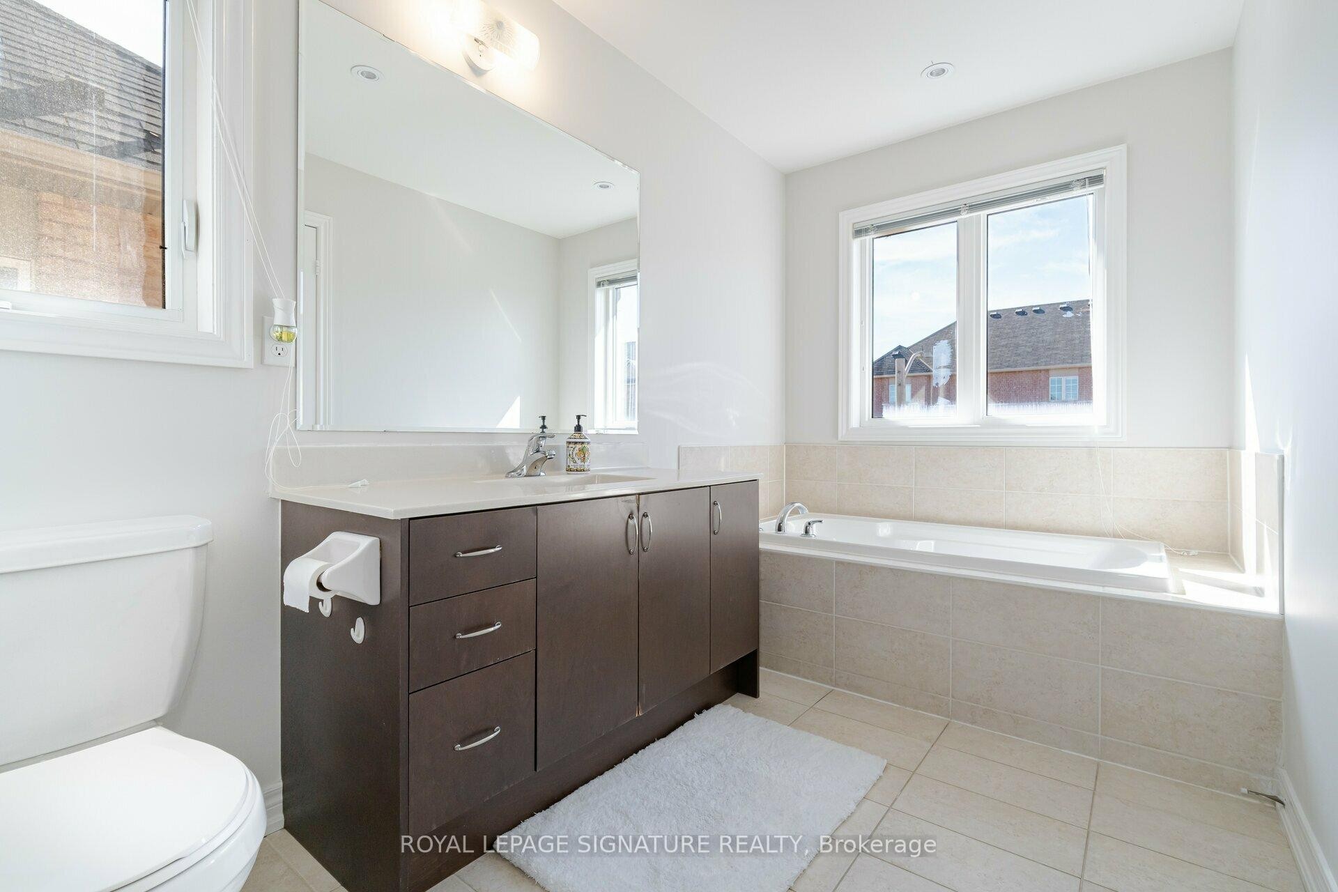 5520 Meadowcrest Avenue, Mississauga, ON - Indoor Photo Showing Bathroom