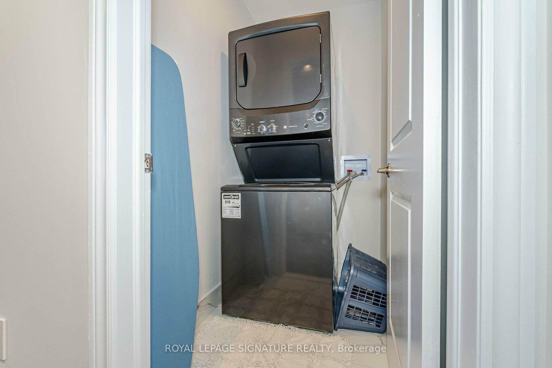 5520 Meadowcrest Avenue, Mississauga, ON - Indoor Photo Showing Laundry Room