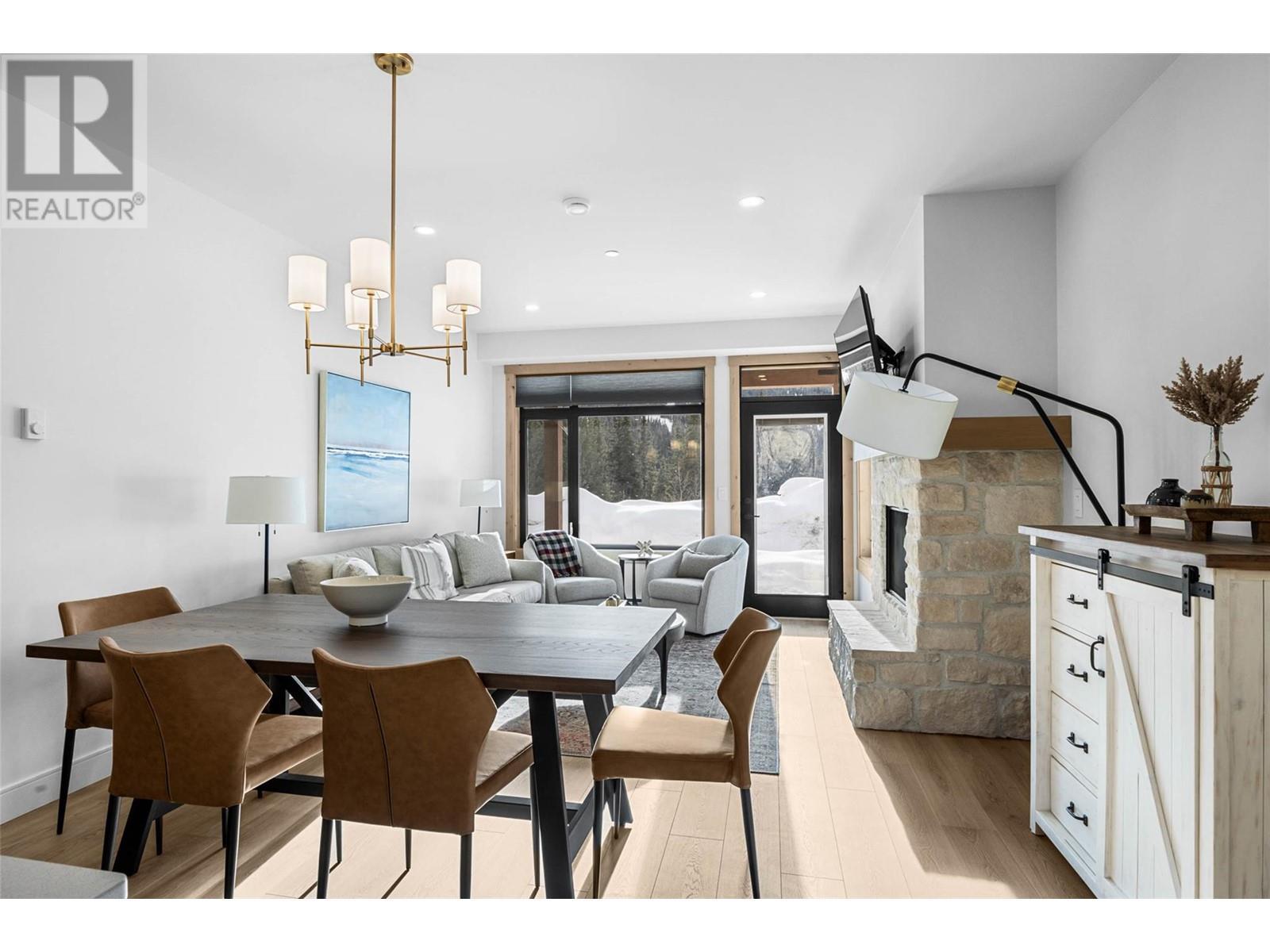 7005 Mcgillivray Lake Drive Unit# 10, Sun Peaks, BC - Indoor Photo Showing Dining Room