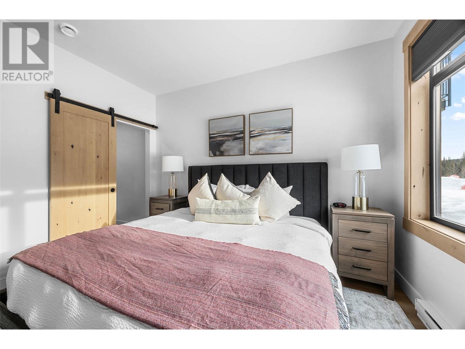 7005 Mcgillivray Lake Drive Unit# 4, Sun Peaks, BC - Indoor Photo Showing Bedroom