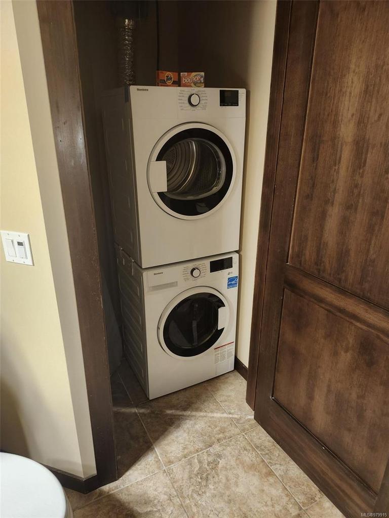 106-1175 Resort Dr, Parksville, BC - Indoor Photo Showing Laundry Room