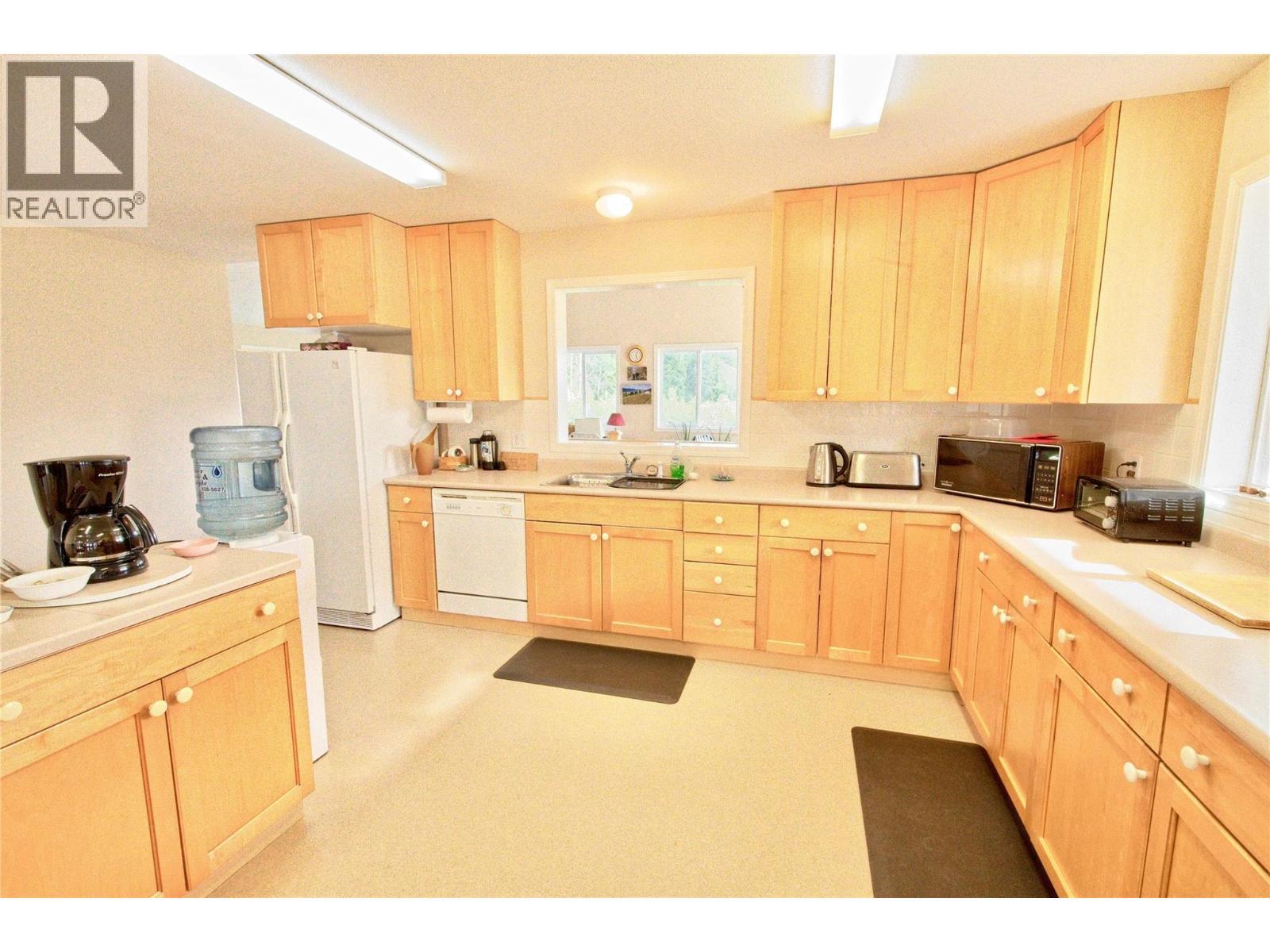 Kitchen - 3423 3A Highway, Creston, BC