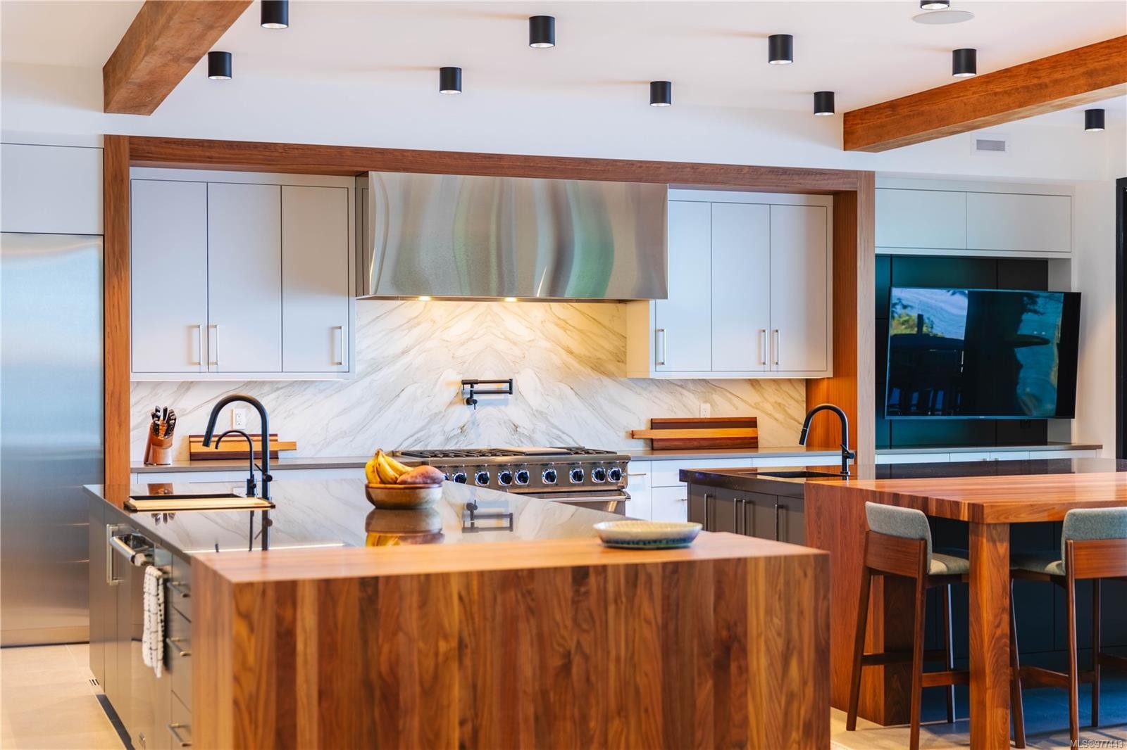 848 Lands End Rd, North Saanich, BC