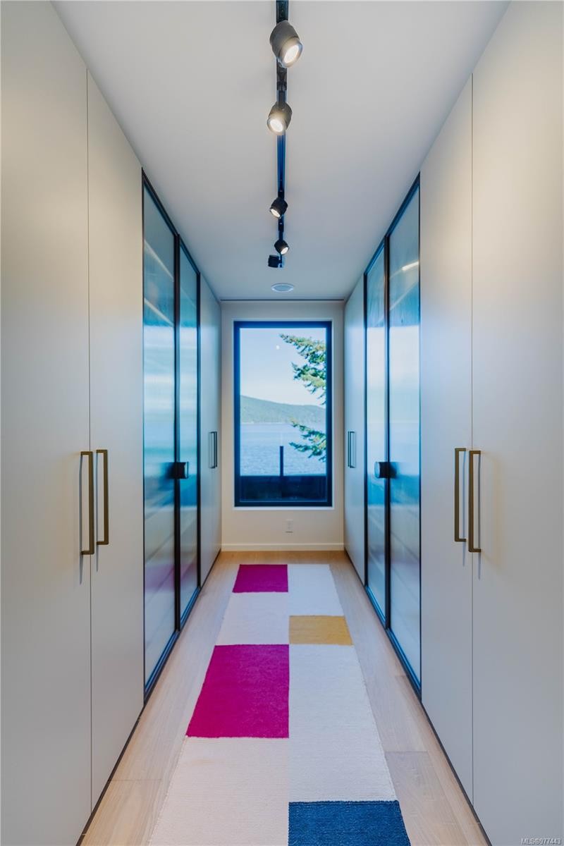 848 Lands End Rd, North Saanich, BC