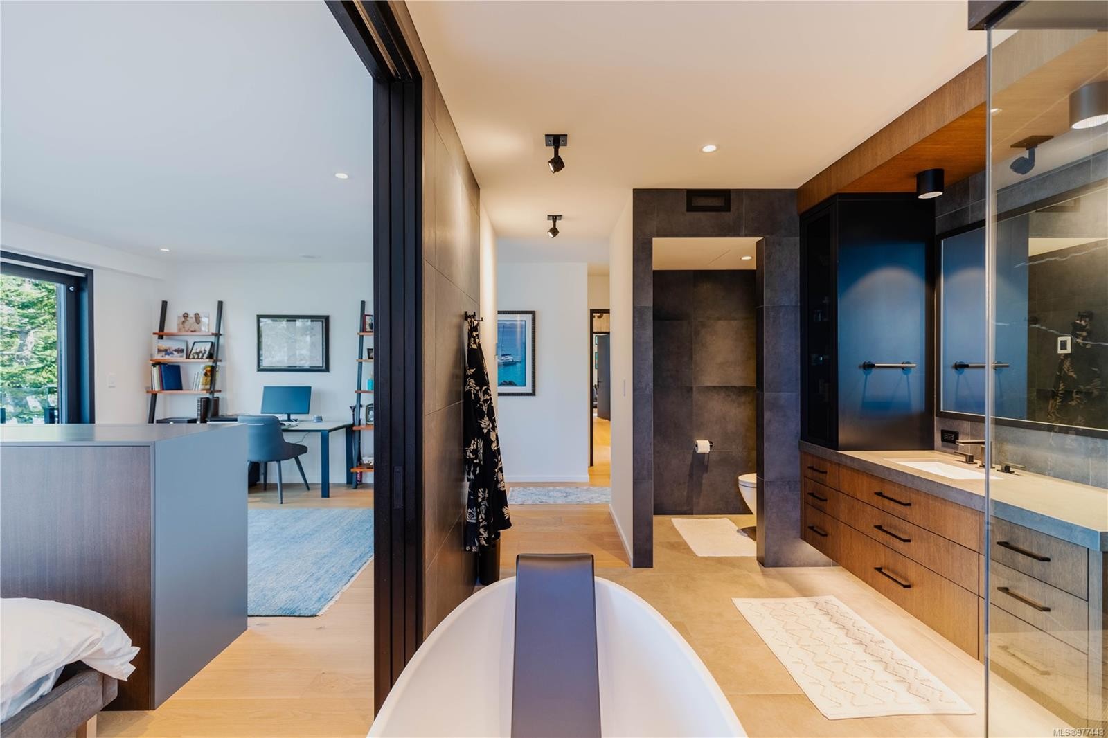 848 Lands End Rd, North Saanich, BC