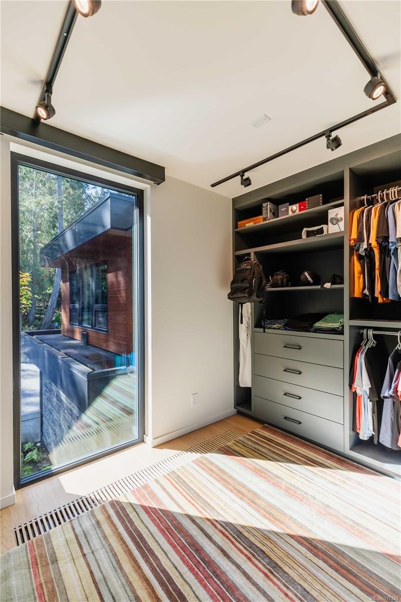 848 Lands End Rd, North Saanich, BC