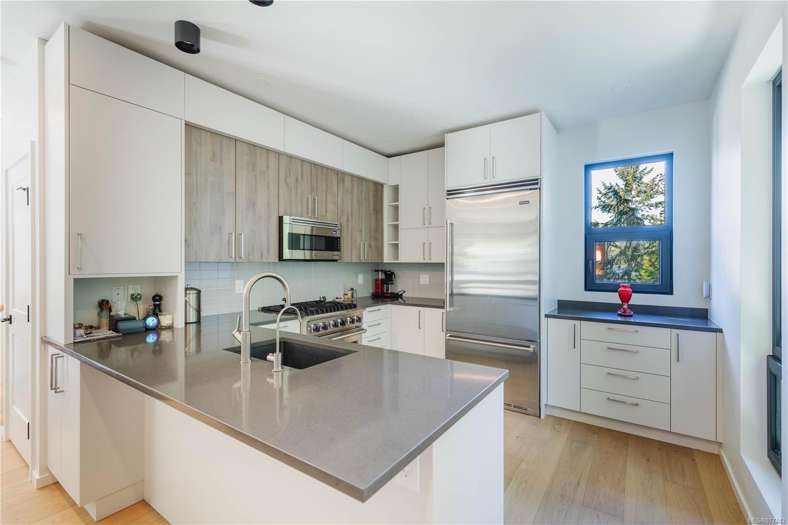 848 Lands End Rd, North Saanich, BC