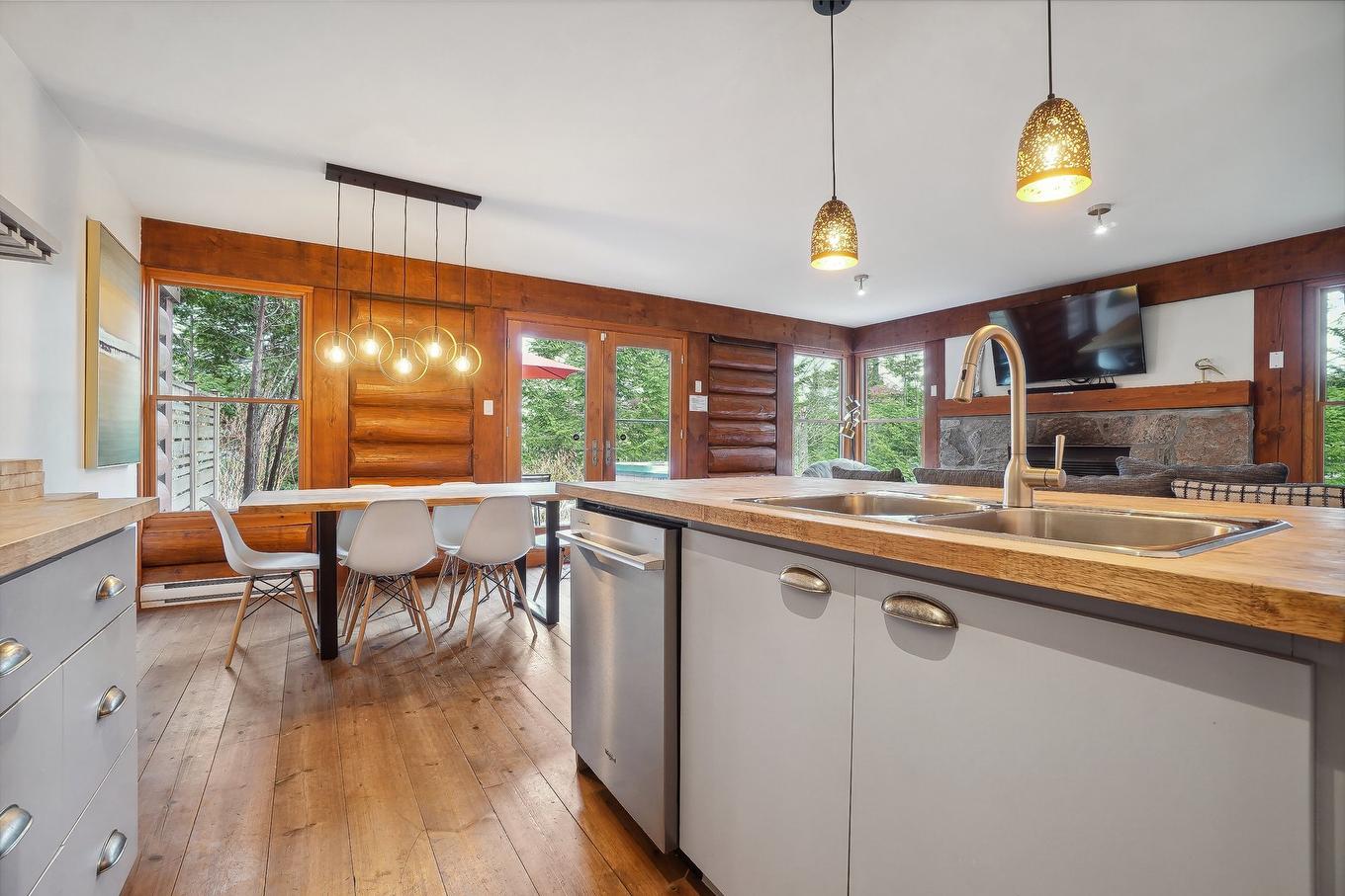 Kitchen - 110-1 Ch. De La Fraternité, Lac-Supérieur, QC - Indoor Photo Showing Kitchen With Double Sink