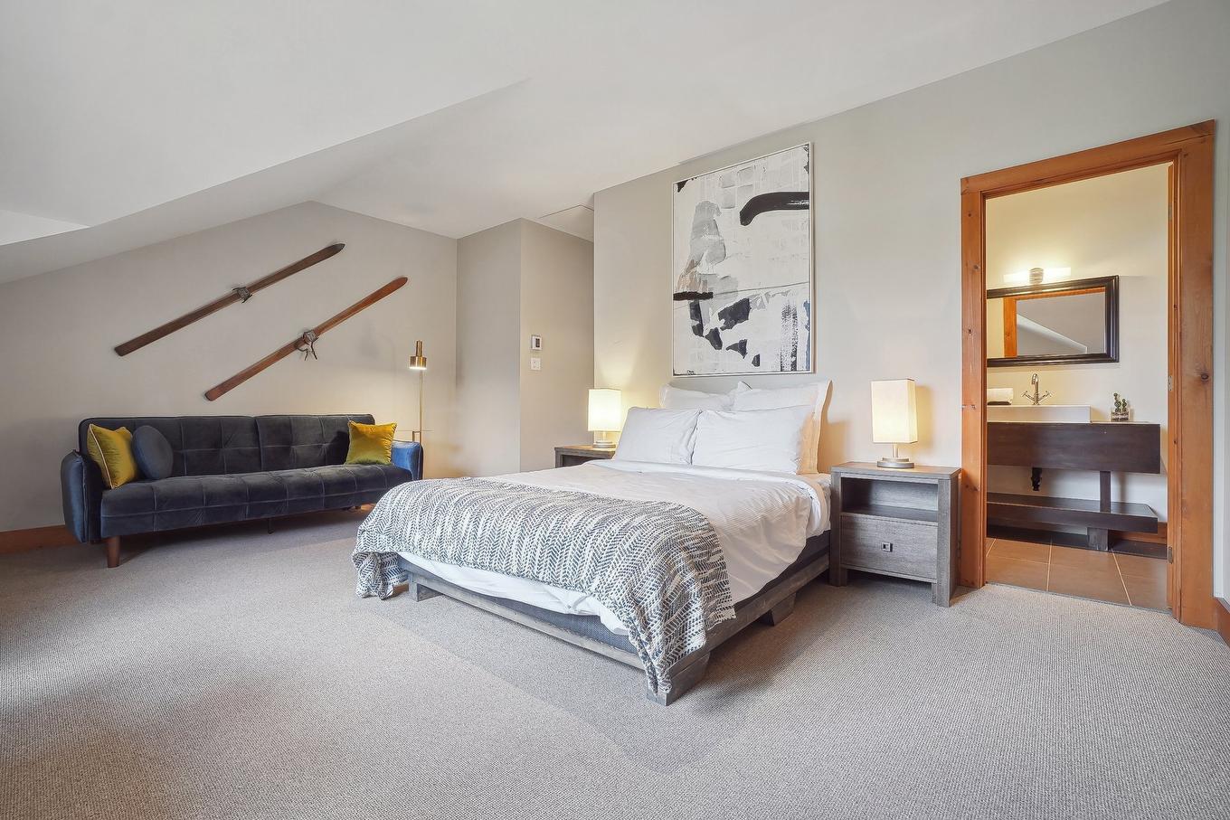 Master bedroom - 110-1 Ch. De La Fraternité, Lac-Supérieur, QC - Indoor Photo Showing Bedroom