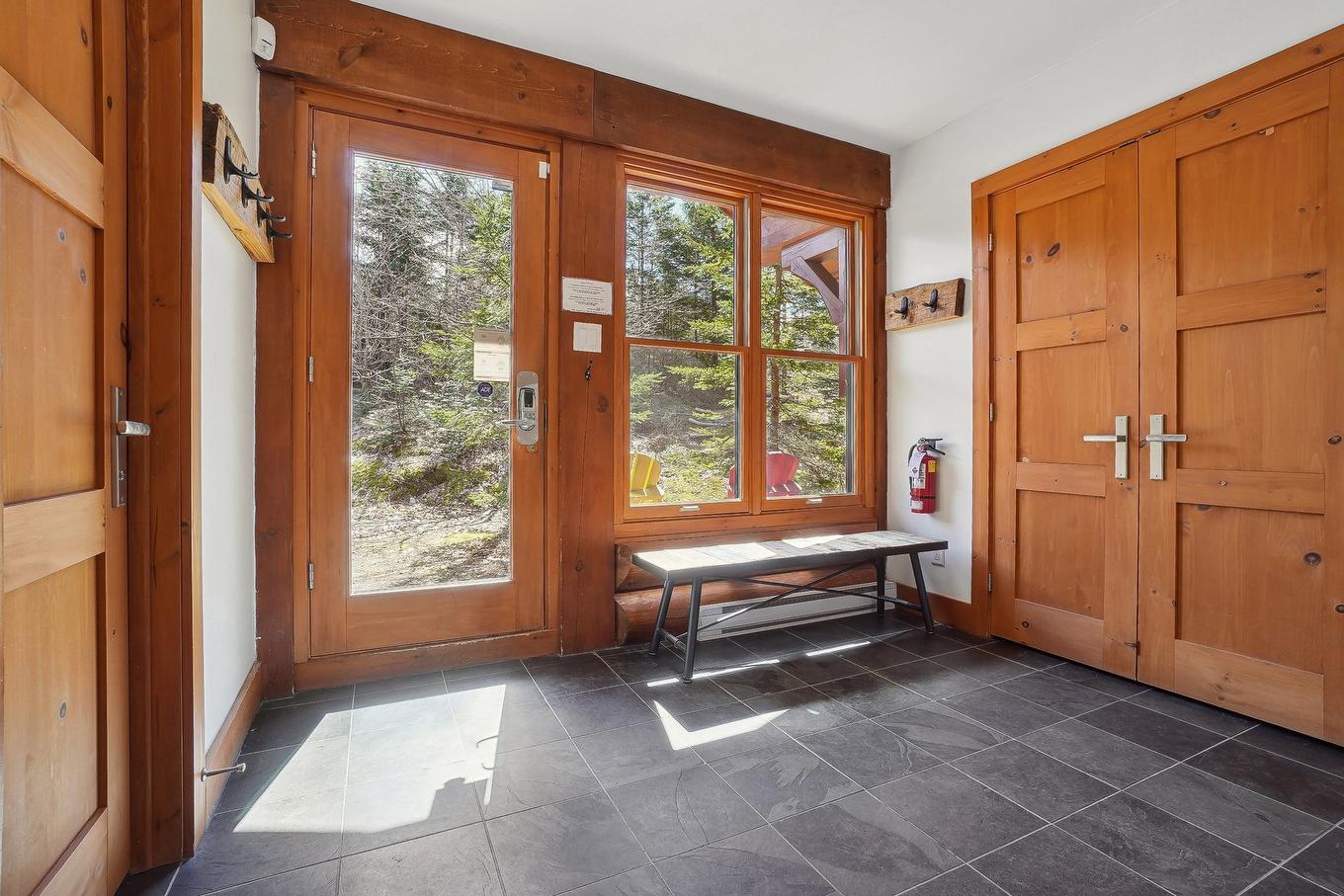 Hall - 110-1 Ch. De La Fraternité, Lac-Supérieur, QC - Indoor Photo Showing Other Room