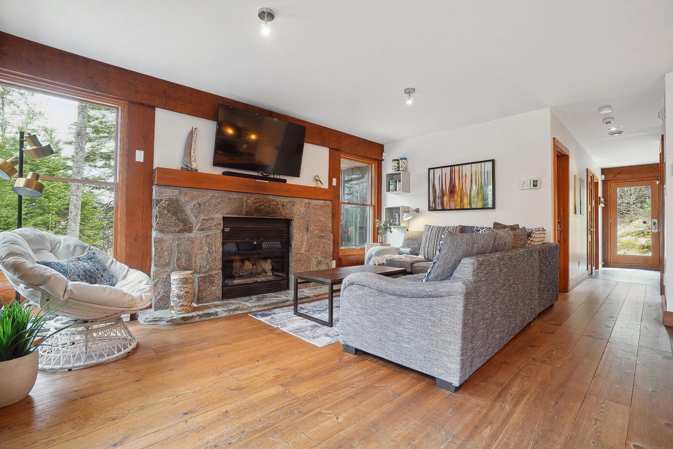 Living room - 110-1 Ch. De La Fraternité, Lac-Supérieur, QC - Indoor Photo Showing Living Room With Fireplace