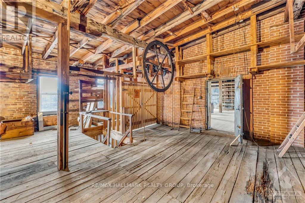 2 Gore Street E, Perth, ON