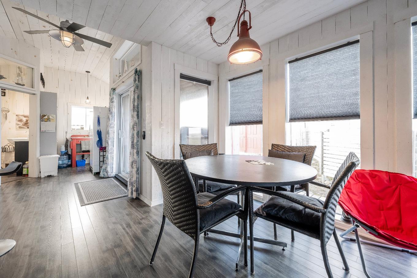 Dining room - 2548 Route 199, Les Îles-De-La-Madeleine, QC - Indoor Photo Showing Dining Room With Fireplace