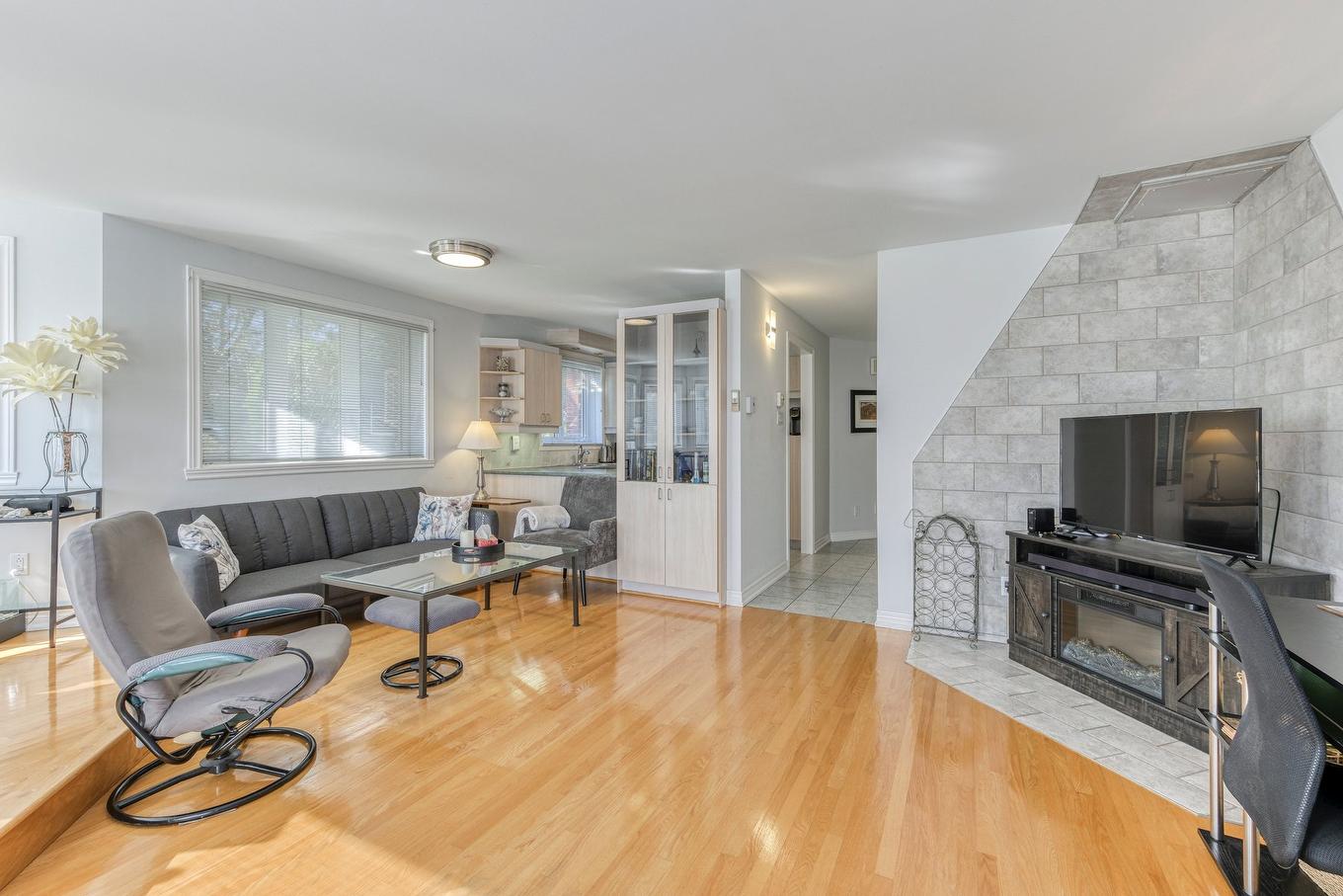 Salon - 8953 Rue Bellerive, Montréal (Mercier/Hochelaga-Maisonneuve), QC - Indoor Photo Showing Living Room