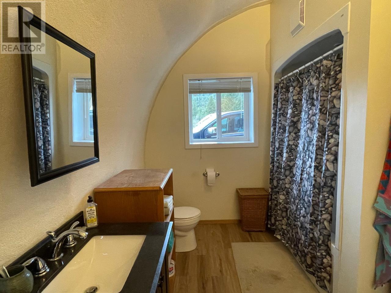 1910 Hulme Creek Road, Rock Creek, BC - Indoor Photo Showing Bathroom