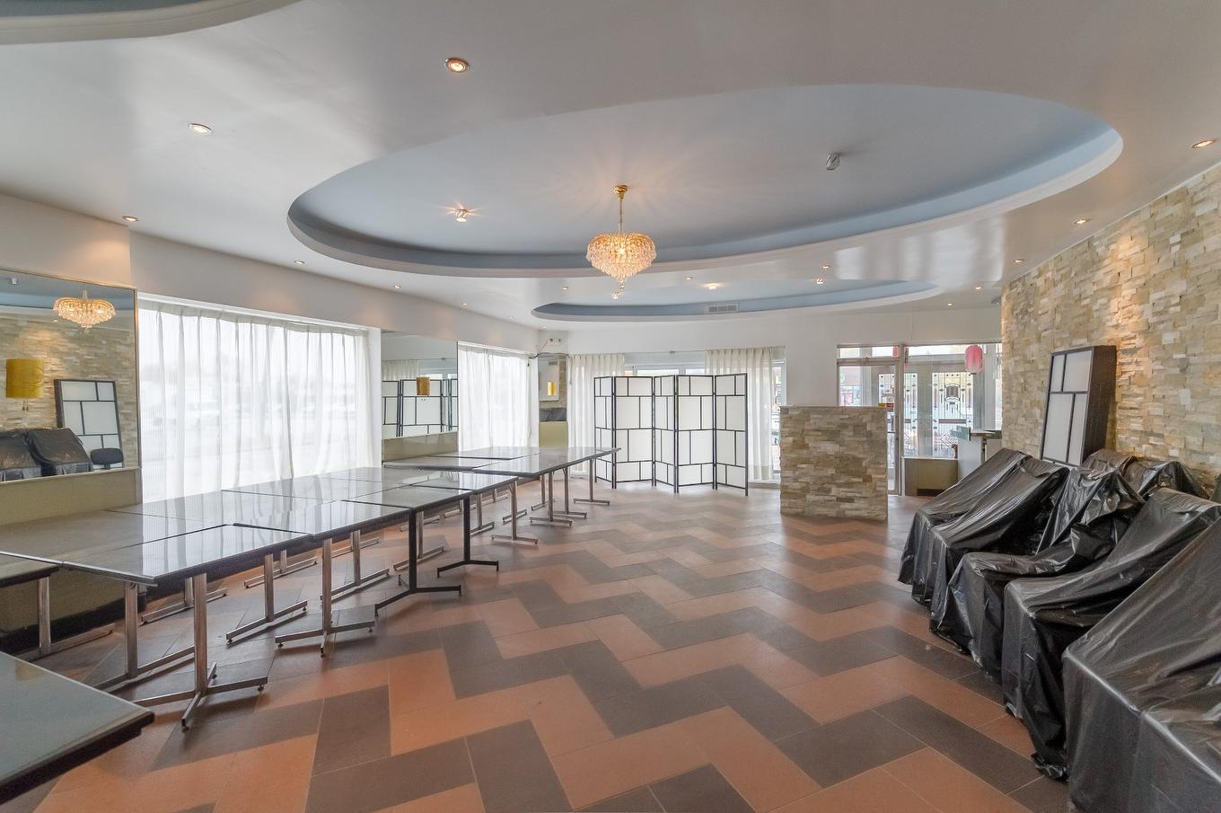 Restaurant - 5558 - 5564 Grande Allée, Longueuil (Saint-Hubert), QC - Indoor Photo Showing Other Room