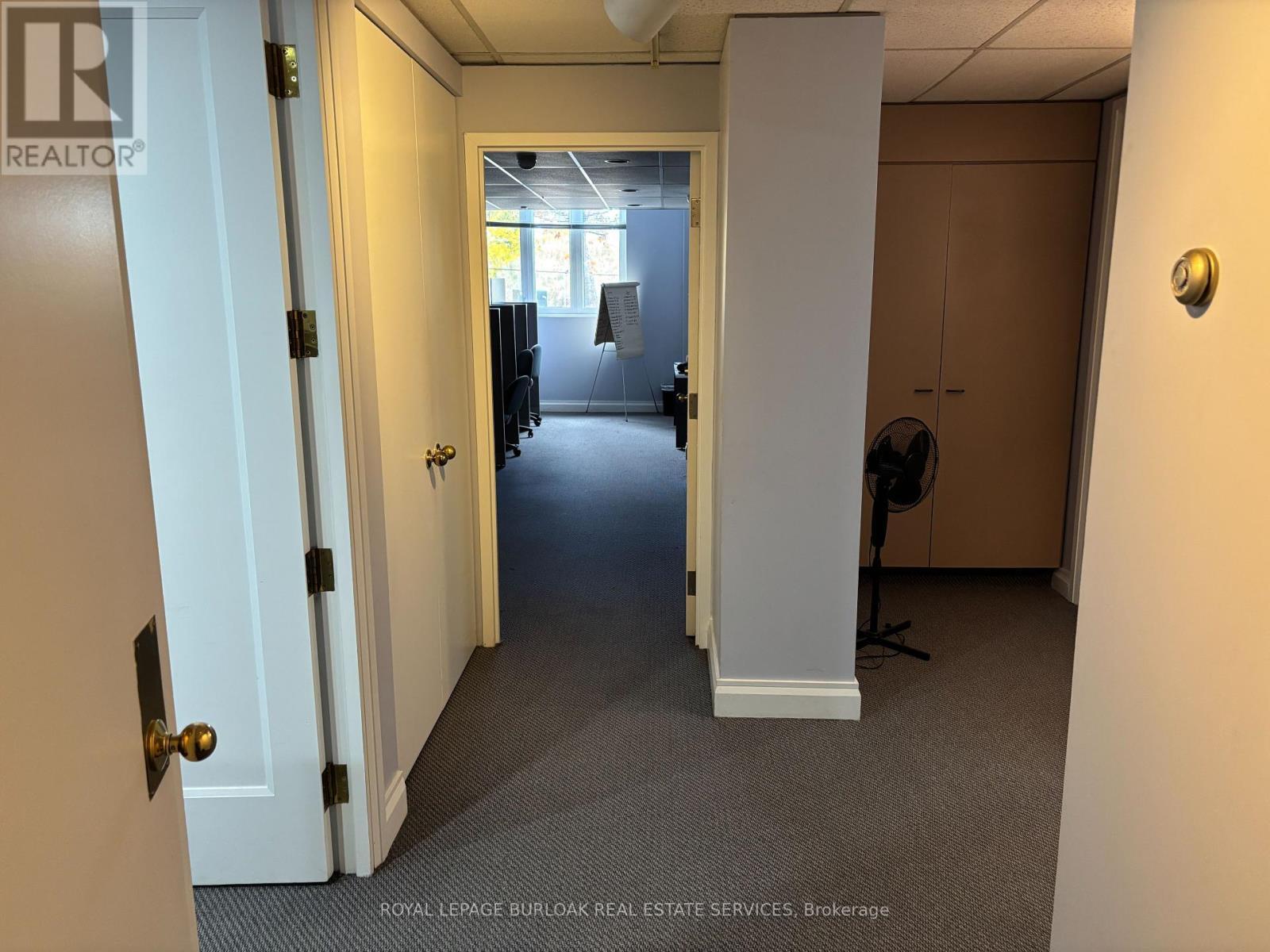 100 - 34 Village Centre Place, Mississauga, ON