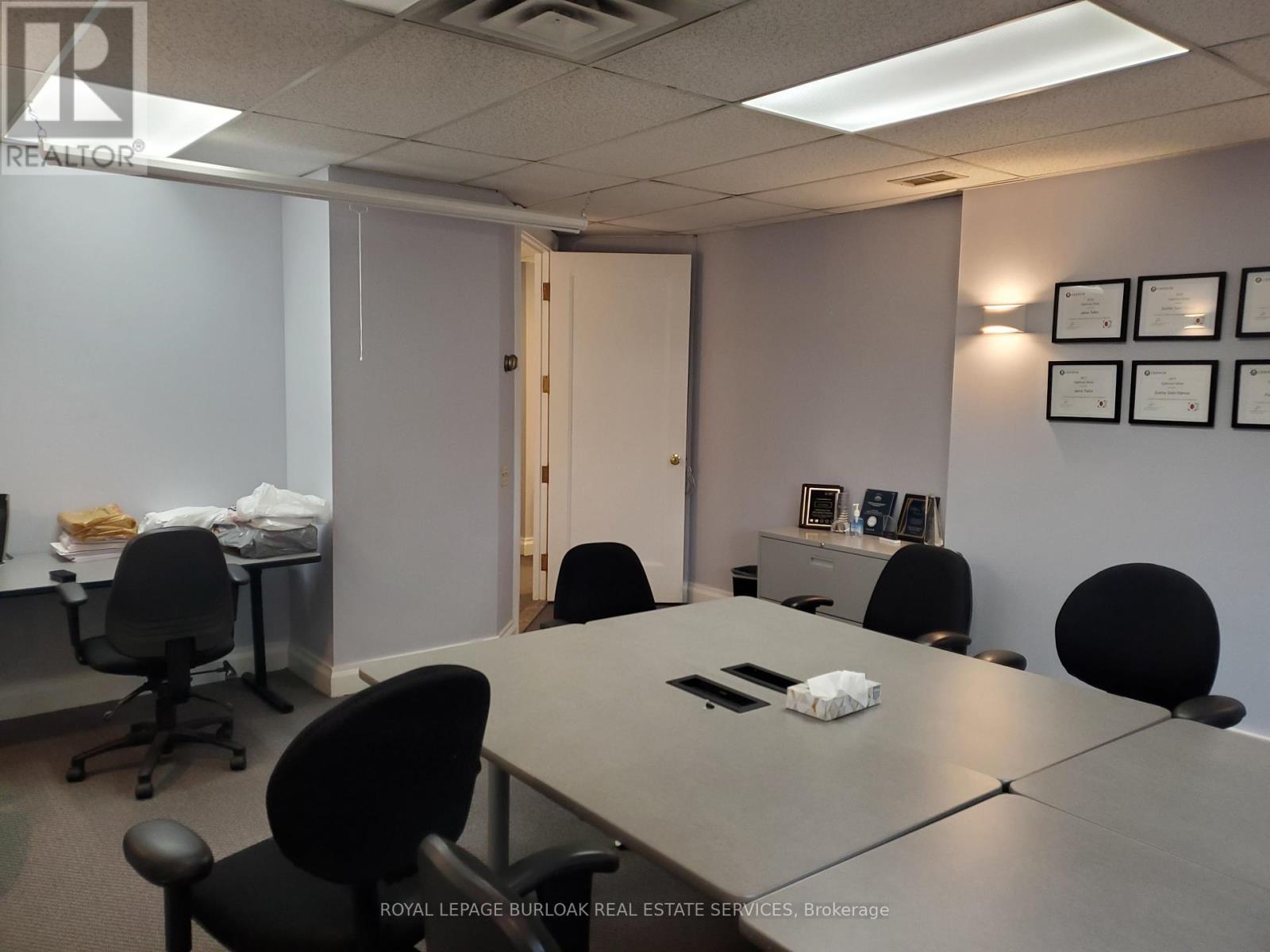 100 - 34 Village Centre Place, Mississauga, ON