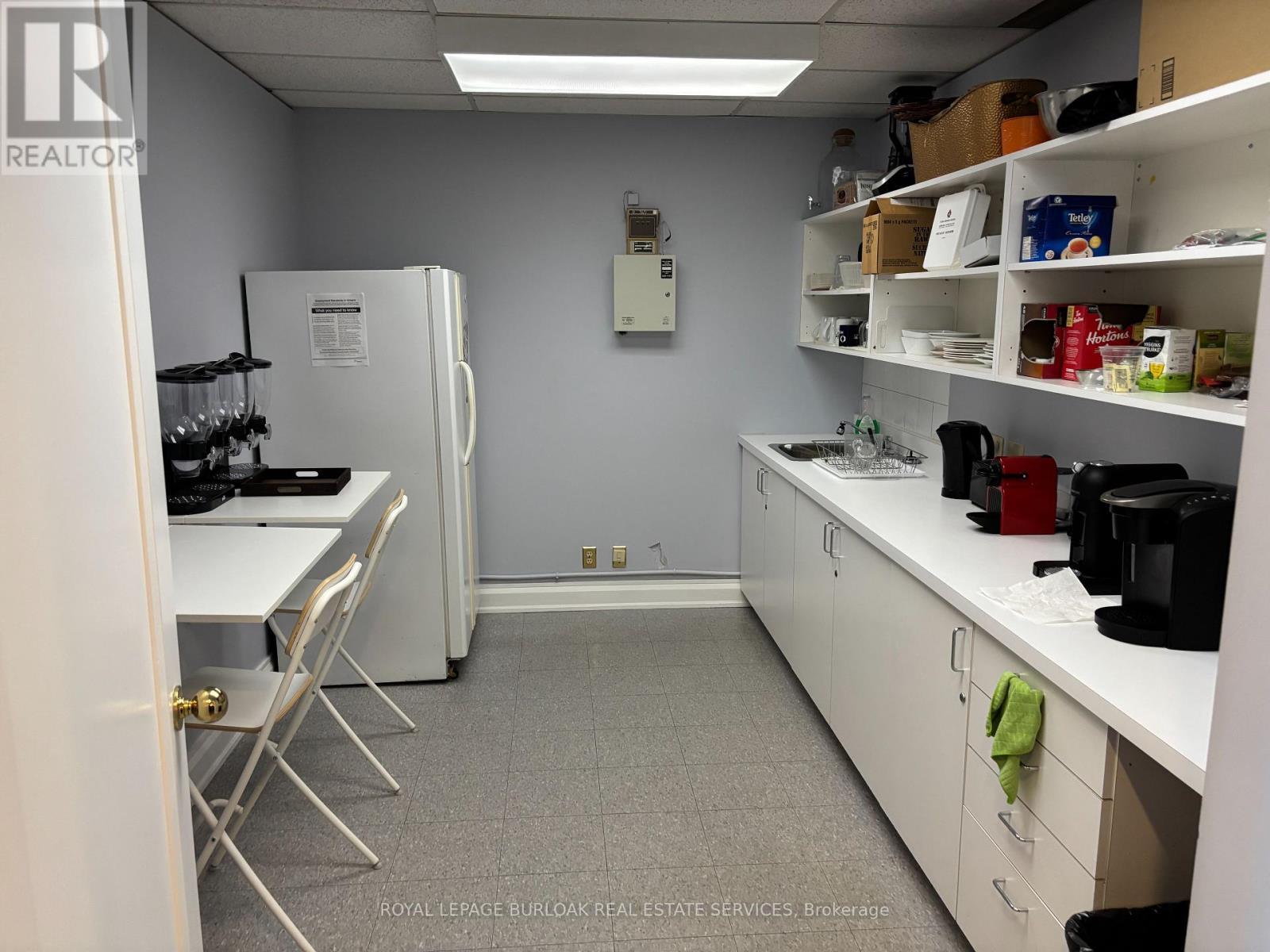 100 - 34 Village Centre Place, Mississauga, ON