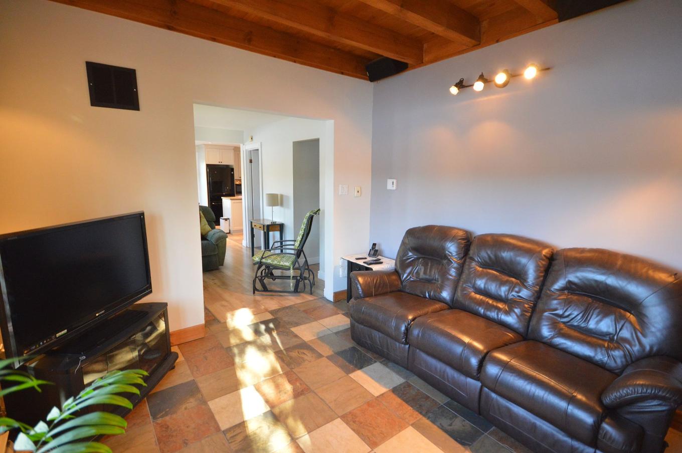Den - 9990 Ch. Du Lac-Labelle, Labelle, QC - Indoor Photo Showing Living Room