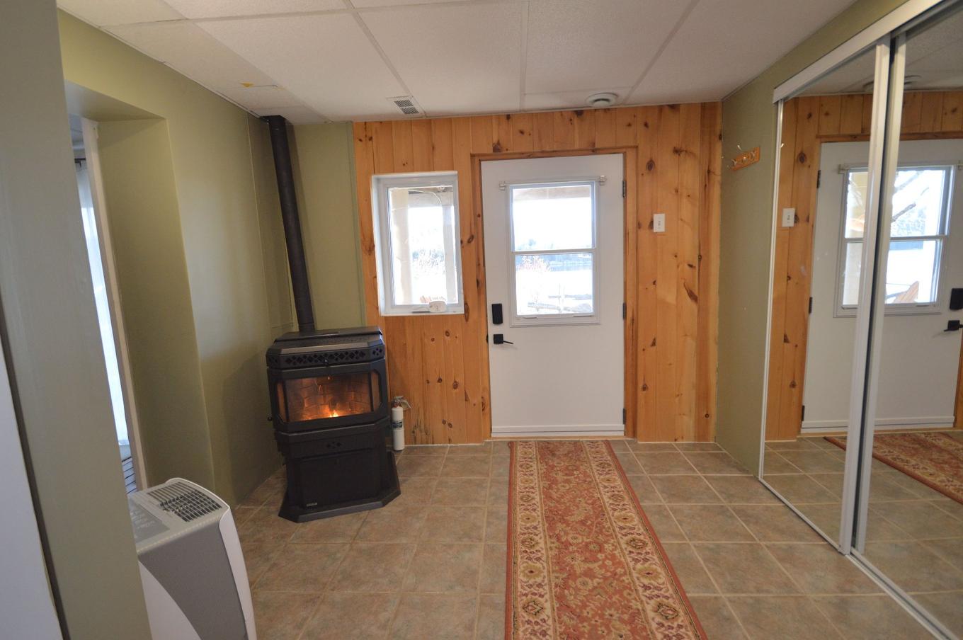 Hall - 9990 Ch. Du Lac-Labelle, Labelle, QC - Indoor Photo Showing Other Room With Fireplace